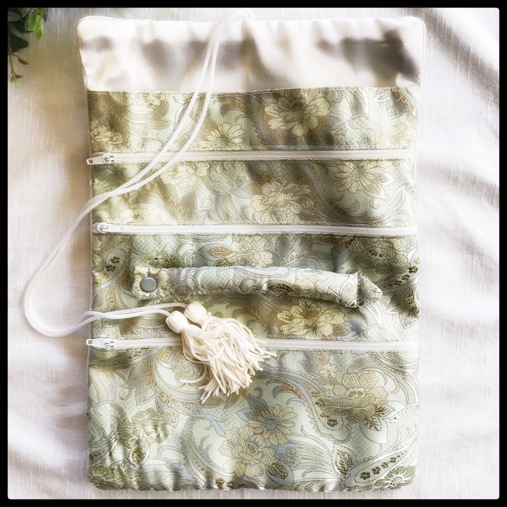 Floral Toiletry Holder